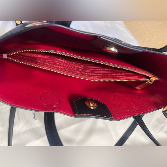 Bleecker Stencil Hearts
Medium Crossbody Tote - Picture 12 of 12